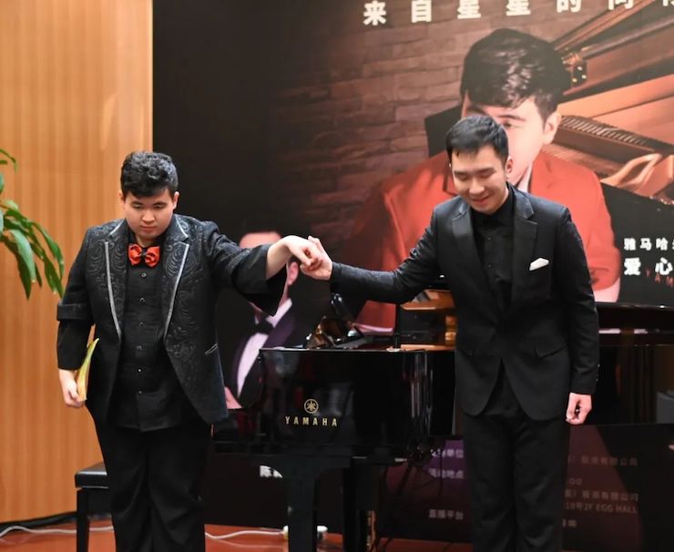 音乐双子星，点亮冬日激情！——SG胜游未来艺术家刘明康爱心公益音乐沙龙